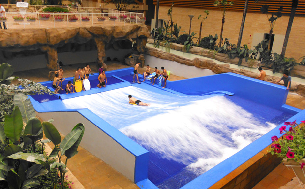 ParadiseIsland_Chengdu_China_-_FlowRider_Double_