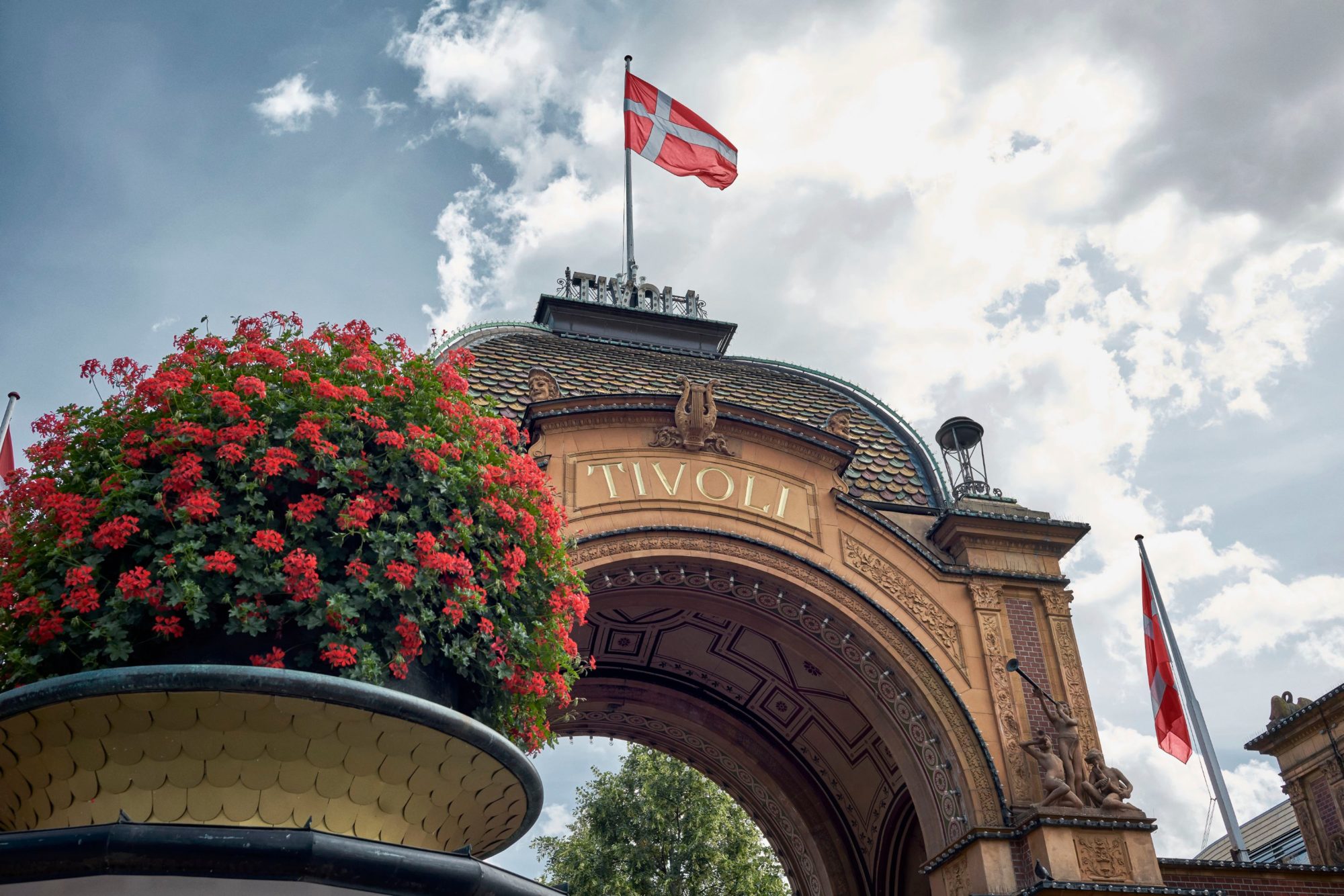 Tivoli Copenhagen postpones its opening until May 1 and extends the summer season until October 4