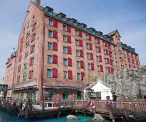 Universal Rocks Thoughts on theming: What works and why